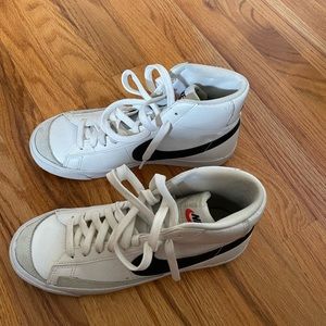 Nike mid ‘77 blazers